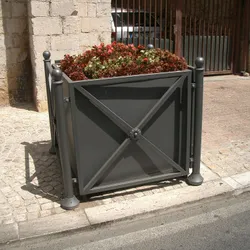 fioriera in acciaio con transenna quadro