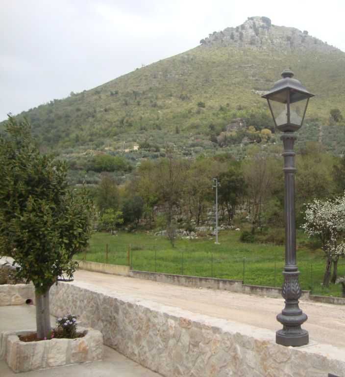 COD 150 PALO GHISA BASE OTTAGONALE PICCOLISSIMA