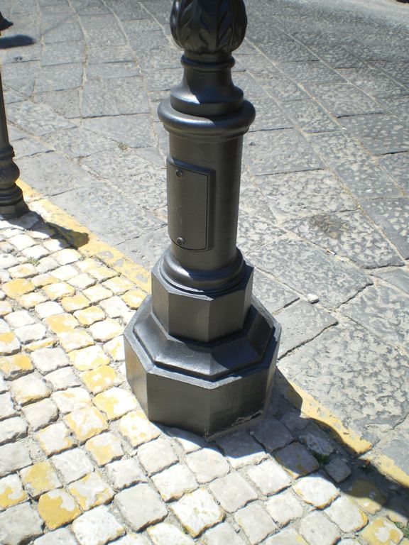 base 100 ghisa ottagonale dettaglio