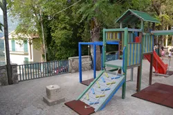 castello fitness palestra in plastica riciclata palestra dietro salita