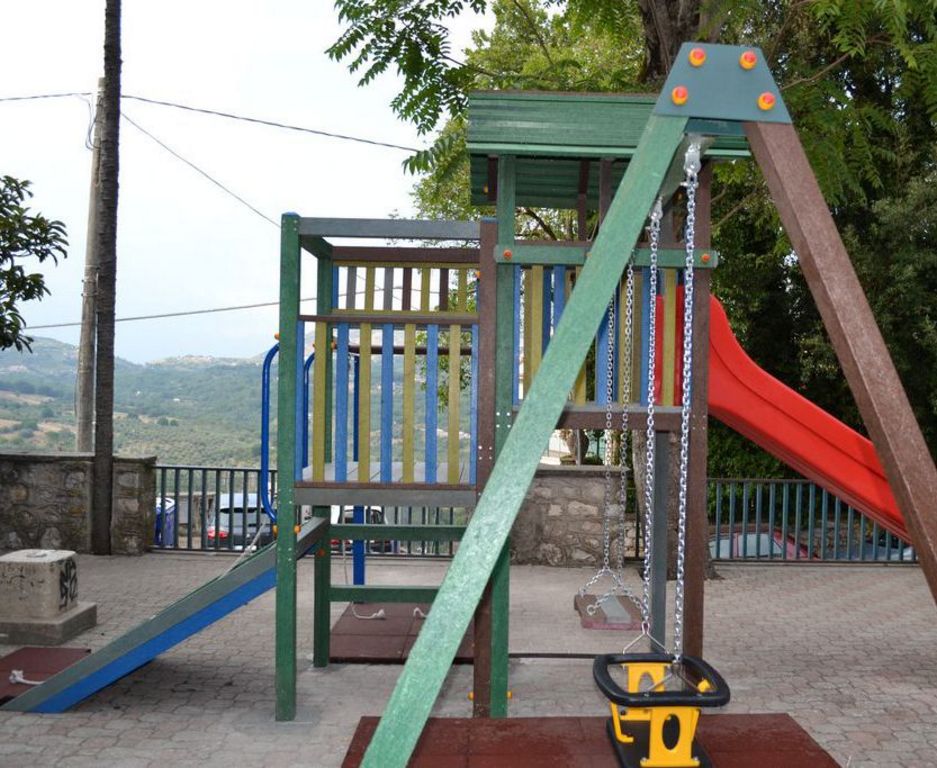 castello fitness palestra in plastica riciclata palestra laterale