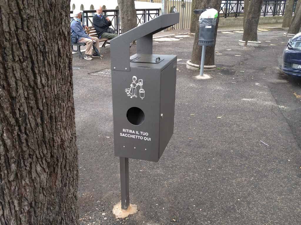 cestino deizioni canine acciaio raccolta rifiuti cani foto3