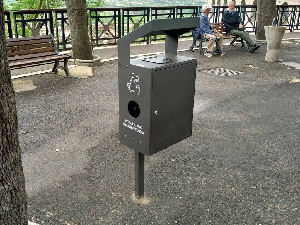 cestino deizioni canine acciaio raccolta rifiuti cani foto