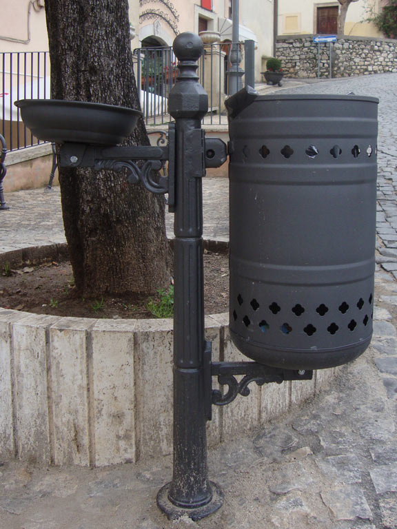 cestino raffaello con posacenere paletto in ghsia recycle bin