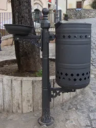 cestino raffaello con posacenere paletto in ghsia recycle bin