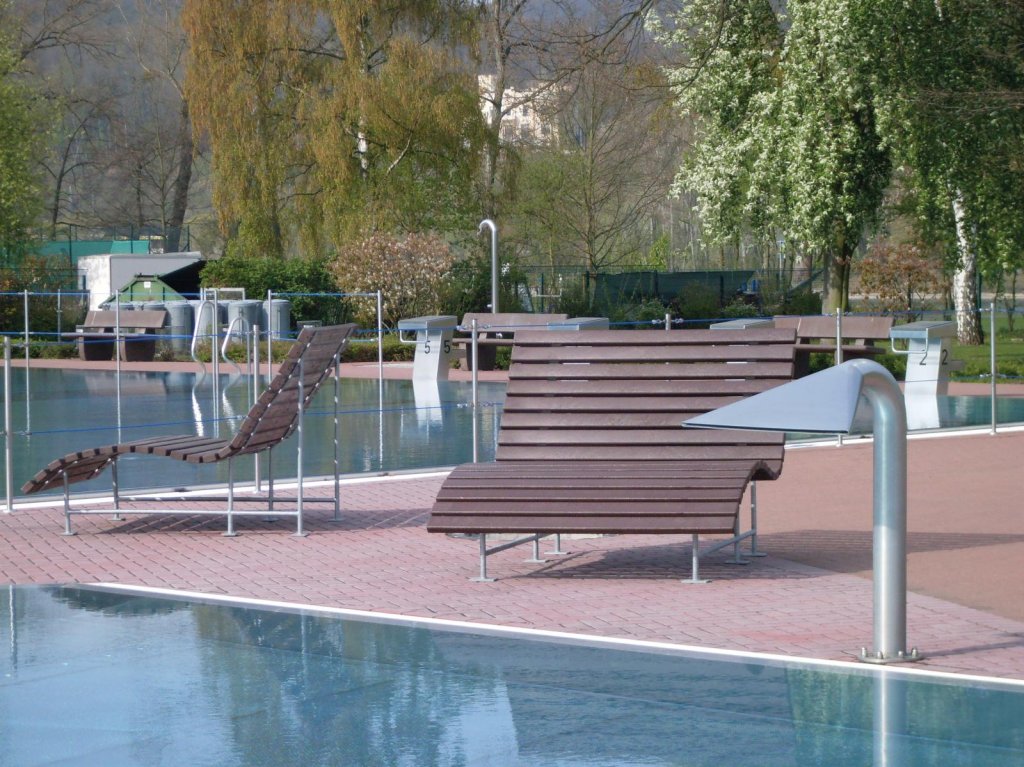 chaise loungue piscina swimming pool recycled plastics