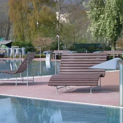 chaise loungue piscina swimming pool recycled plastics