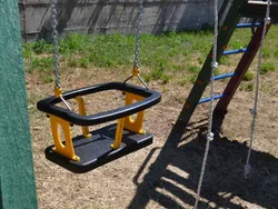 dettaglio altalena baby castello