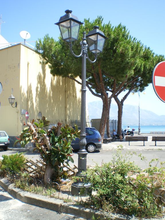 gaeta pal ghisa con base ottagolane ghisa