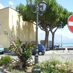 gaeta pal ghisa con base ottagolane ghisa