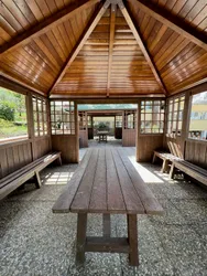 gazebo tetto falde legno interno