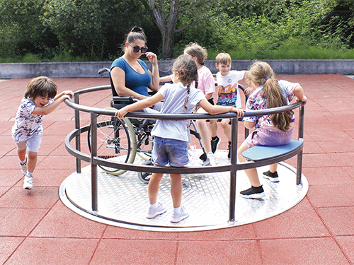 giostra girevole adatta anche per disabili roundabout carousel foto carrozzina bambini
