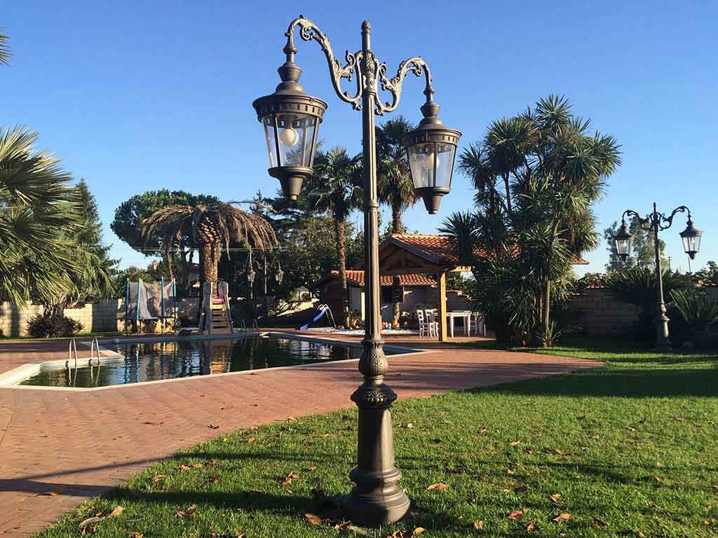 iron cast pole european style with roma lantern