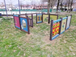 labirinto gioco sensoriale accessibile in plastica riciclata