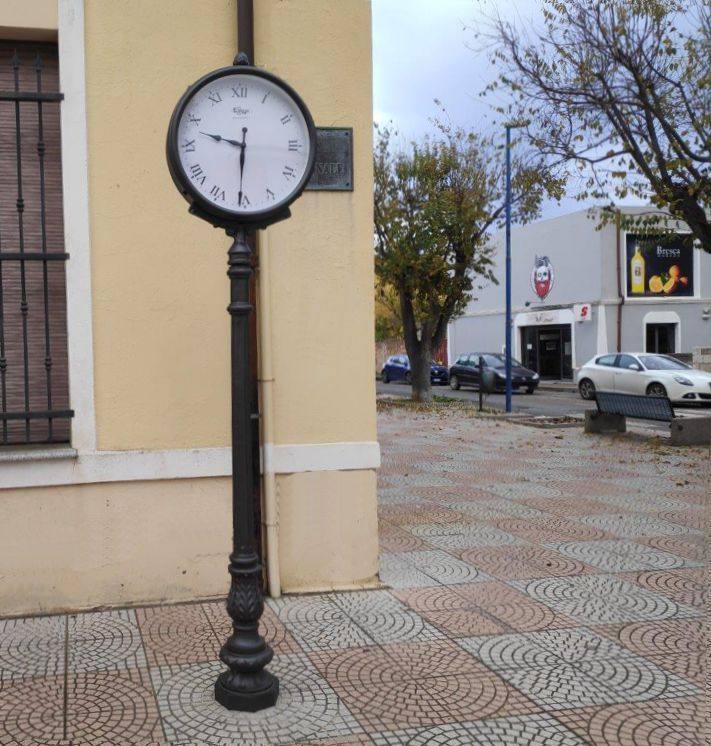 orologio esterno ghisa arredo urbano san vito