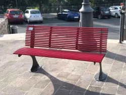 panchina shark rossa arredo urbano