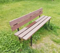 panchina valenzia con piedi acciaio doghe plastica riciclata strongplast