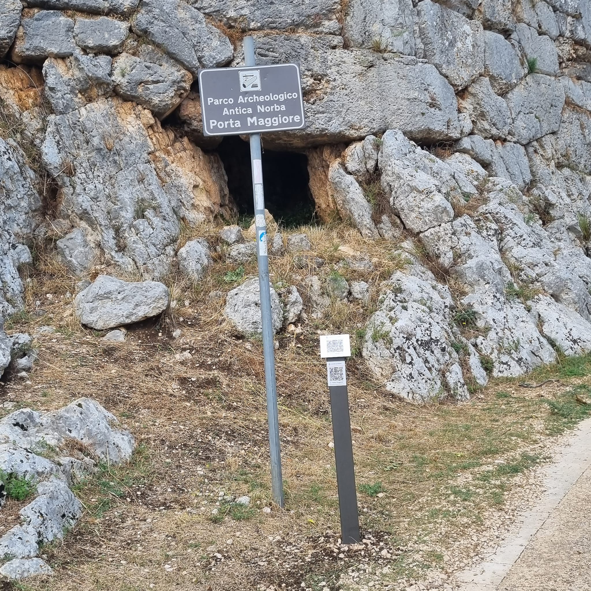 segnaletica qr code interattiva norma paletto1