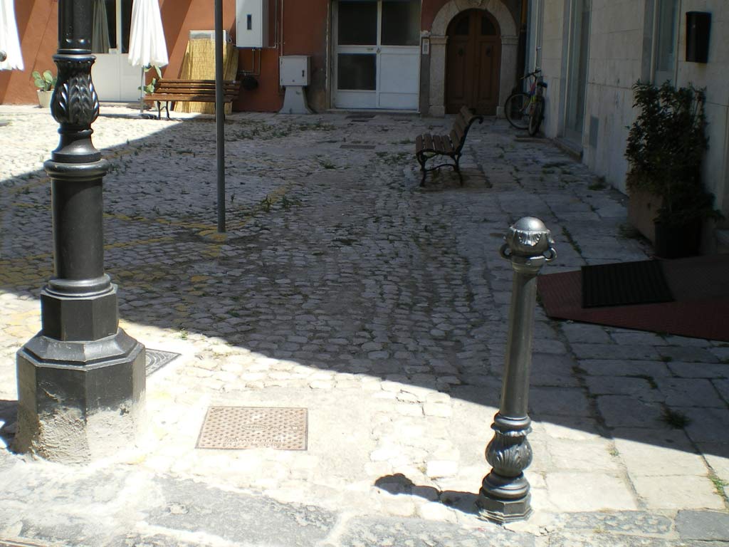 sottobase pali ottagonali grandi in ghisa