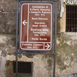 stendardo acciaio ghisa arredo urbano