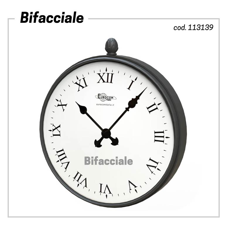 Reloj clásico de exterior para decoración urbana