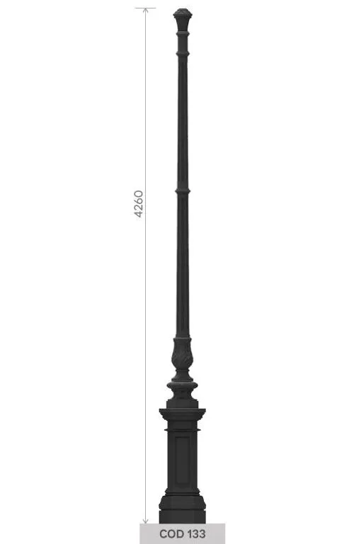 Gusseiserner Laternenmast UNI EN 1561 GJL250 mit großem achteckigem Sockel