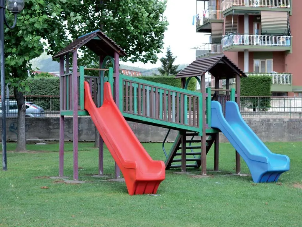 Torre combinada en plastico reciclado