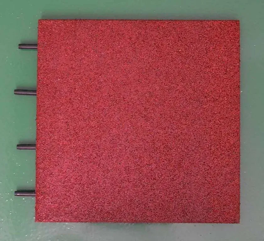 Rote Fallschutzplatten aus Recyclinggummi - 5 cm stark