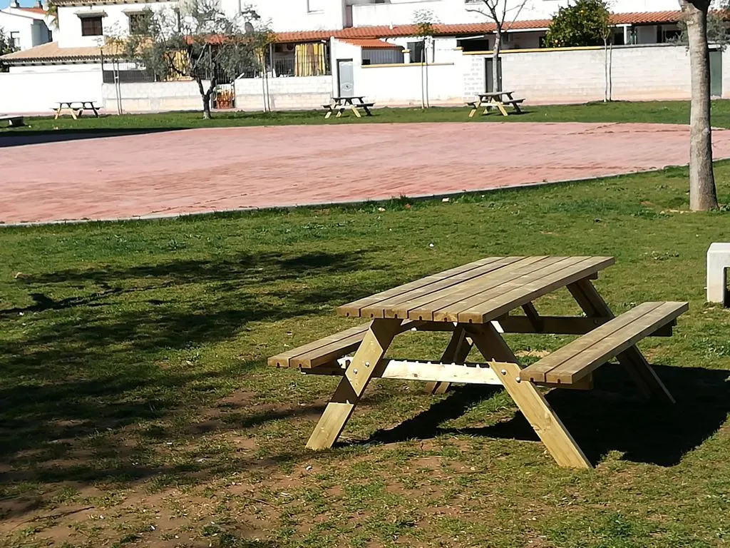 Wooden PICNIC Table