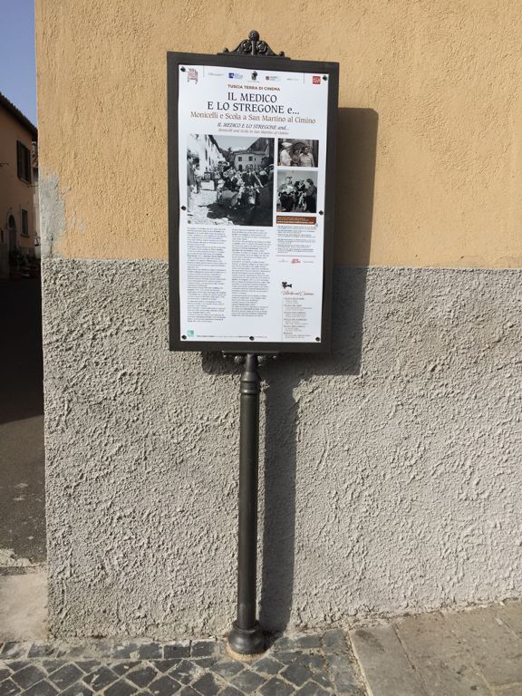 Foto des künstlerischen Pfostens