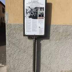 Palina artistica con pannello informativo con ornamenti in ghisa 925668