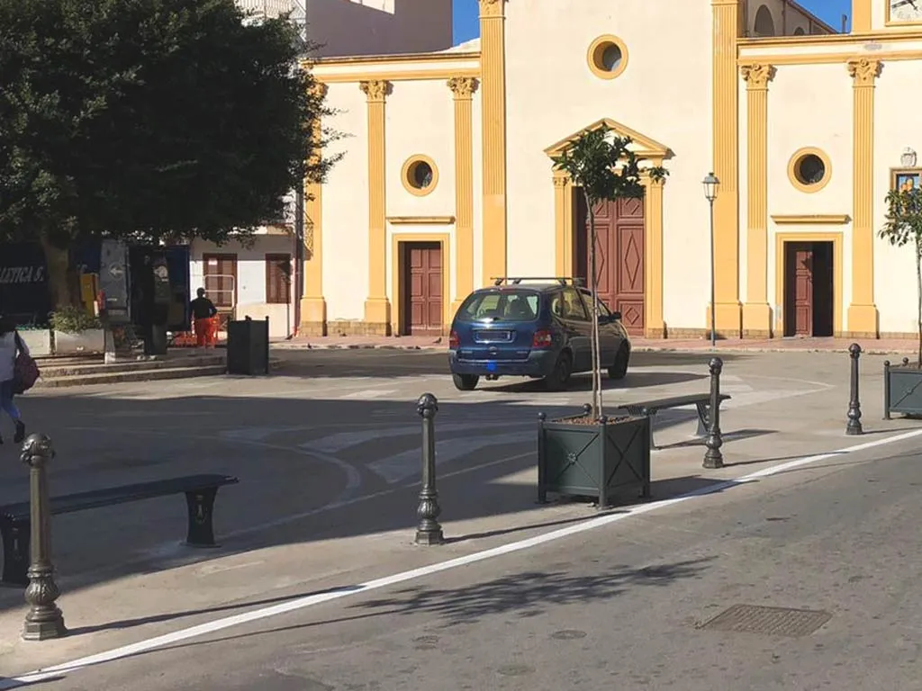 dissuasore po ghisa arredo urbano cod 320301