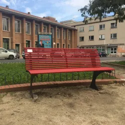 Contro la violenza sulle donne - Panchine Shark Rosse Contro Violenza Sulle Donne Latina Panchine Shark Rosse Contro Violenza Sulle Donne Latina