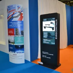 Totem Smart digital signage uno Totem Smart digital signage uno